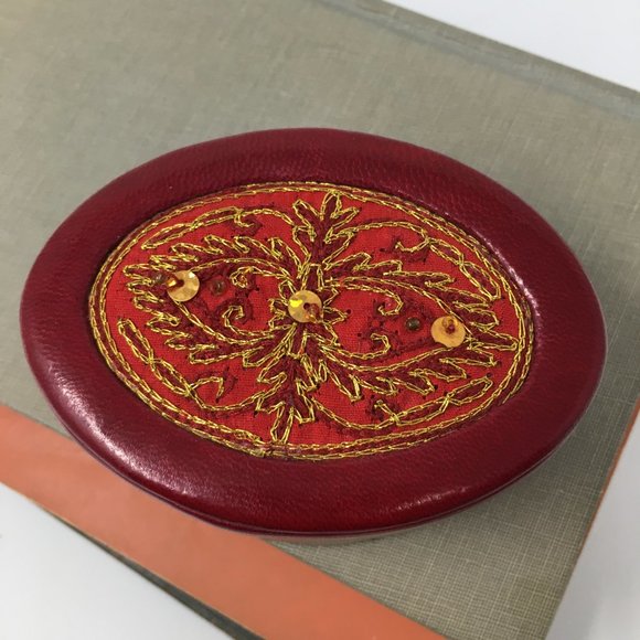 Aarong Red Erri Embroidered Oval Leather Suede Velvet Jewelry Trinket Box - Picture 6 of 16